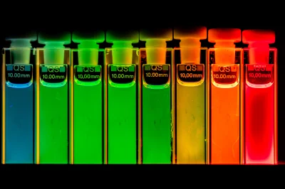 Display of Quantum Dots of Different Sizes and Quantization